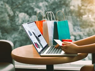 Tỷ lệ phụ nữ mua sắm thiết bị điện tử, điện máy trực tuyến tăng