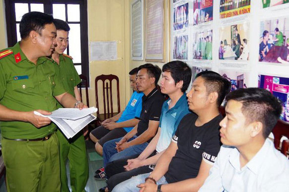 Bắt nhóm đánh bạc, cá độ bóng đá 20 tỷ đồng qua mạng Internet