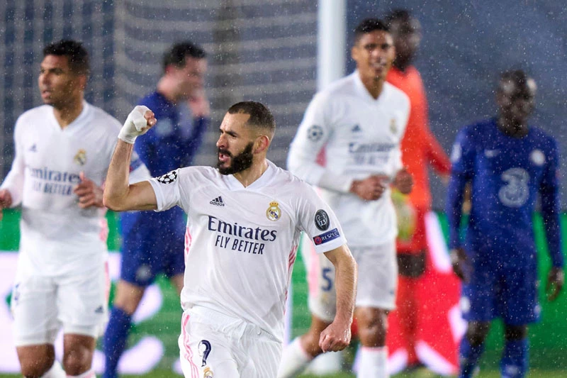 Benzema giúp Real thoát thua trước Chelsea.