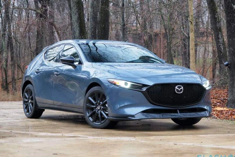 2. Mazda3 2021 (giá khởi điểm: 20.650 USD, điểm an toàn của US News: 9,9/10).