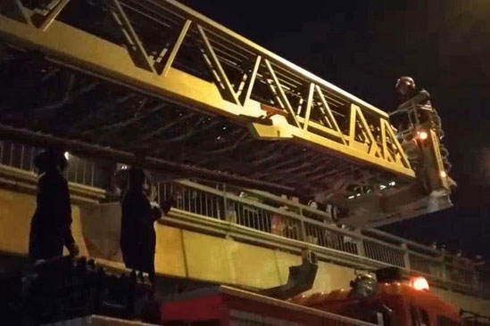 Cứu kịp thời 24 người mắc kẹt trong đám cháy tại chung cư mini