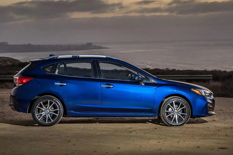 3. Subaru Impreza 2021 (giá khởi điểm: 18.795 USD, điểm an toàn của US News: 9,8/10).