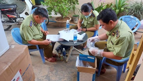 Lực lượng lập biên bản, lấy mẫu để kiểm nghiệm làm căn cứ xử lý theo qui định.