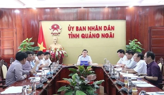 Chủ tịch UBND tỉnh Quảng Ngãi nghe báo cáo về dự án