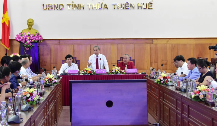 Chủ tịch UBND tỉnh Thừa Thiên Huế Phan Ngọc Thọ phát biểu tại buổi thảo luận.