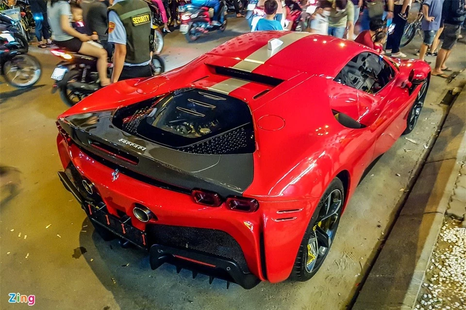 Can canh Ferrari SF90 Stradale anh 2