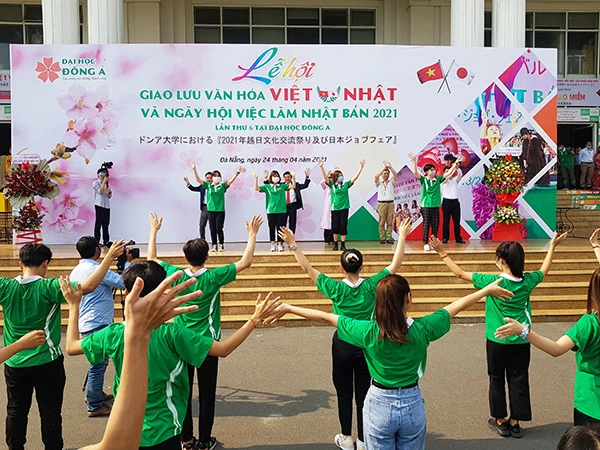 Sinh viên ĐH Đông Á thể hiện sự năng động, nhiệt huyết trong Lễ hội giao lưu văn hóa Việt - Nhật và Ngày hội việc làm Nhật Bản 2021