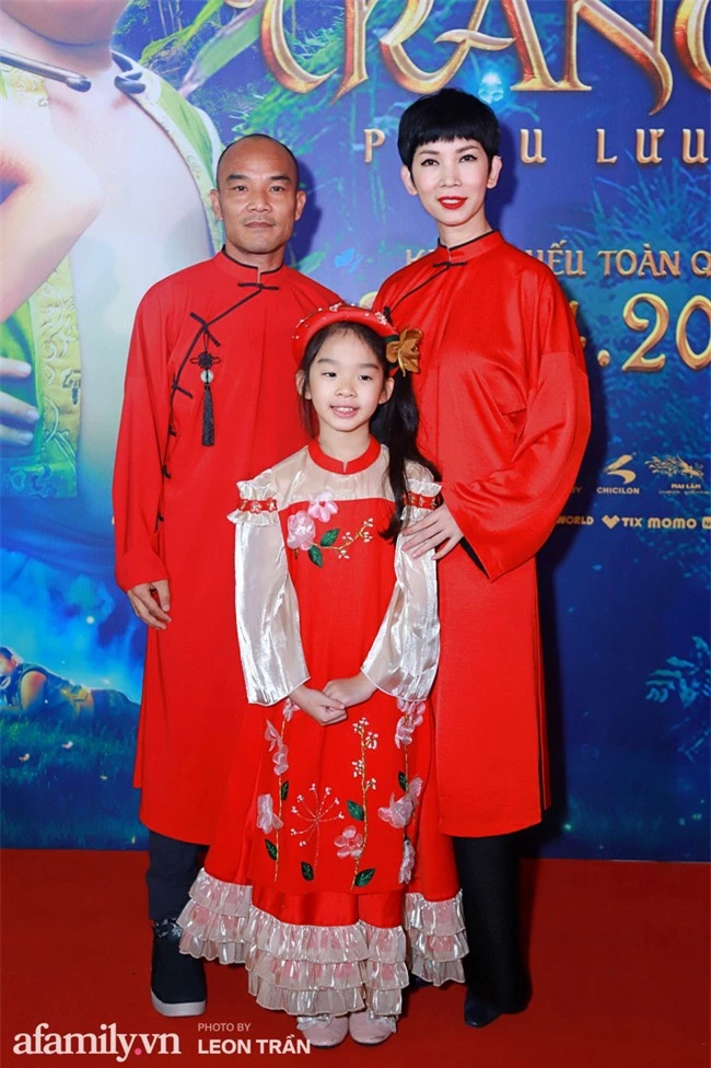 Xuân Lan diện đồ áo dài đôi xuất hiện bên chồng và con gái sau khi bị Nathan Lee bóc phốt “bẩn tính nhất showbiz Việt” - Ảnh 3.