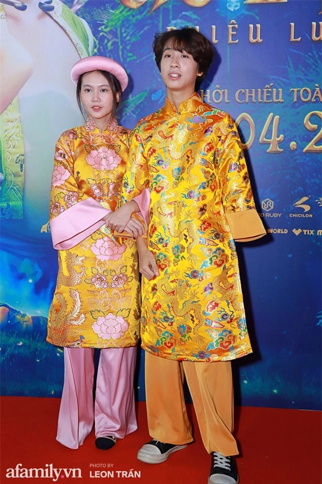 Xuân Lan diện đồ áo dài đôi xuất hiện bên chồng và con gái sau khi bị Nathan Lee bóc phốt “bẩn tính nhất showbiz Việt” - Ảnh 18.