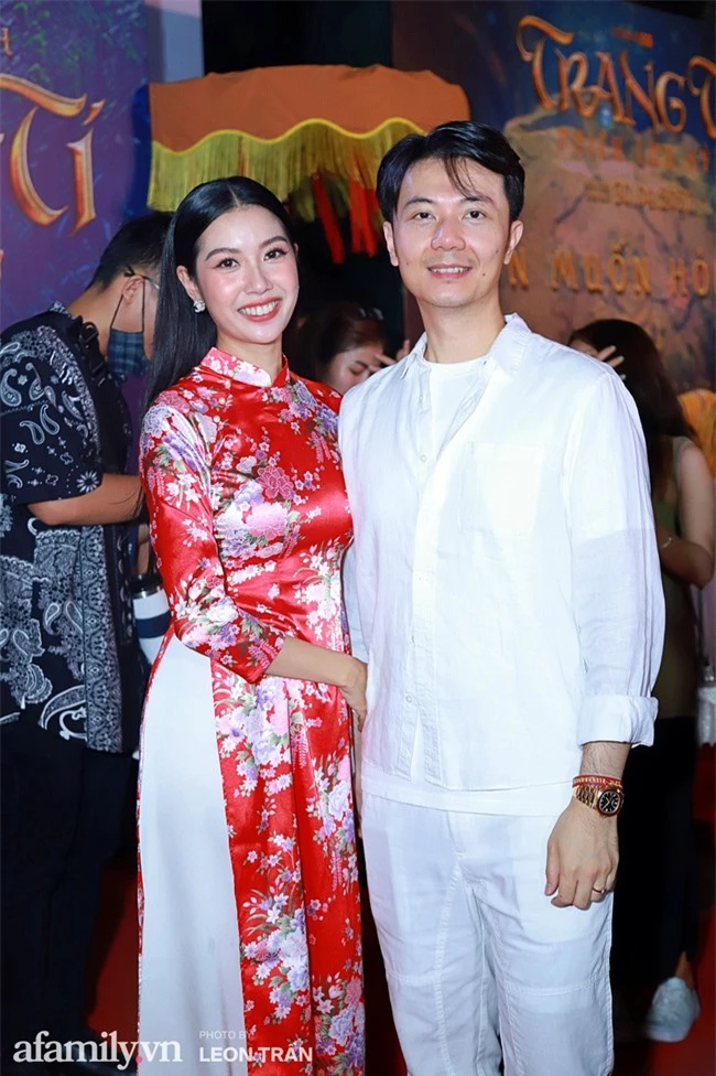 Xuân Lan diện đồ áo dài đôi xuất hiện bên chồng và con gái sau khi bị Nathan Lee bóc phốt “bẩn tính nhất showbiz Việt” - Ảnh 8.