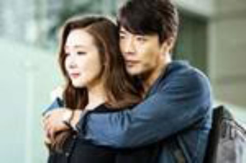 Chồng chi li tính toán từng đồng, vợ liền nghĩ ra cách "hiểm hóc", chỉ dùng 1 cái tivi đã khiến ông xã tự dâng cả xấp tiền