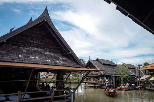 Dạo quanh chợ nổi bốn miền ở Pattaya, Thái Lan