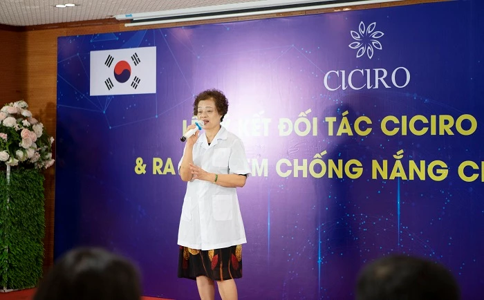 Bác sĩ Trương Minh Hương – Nguyên phó chủ nhiệm bộ môn da liễu thuộc Trường Đại học Y dược Thái Nguyên chia sẻ tại sự kiện. 