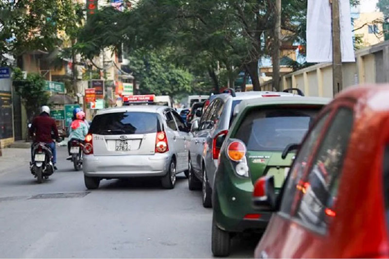 Kinh nghiệm tấp xe vào lề phải an toàn