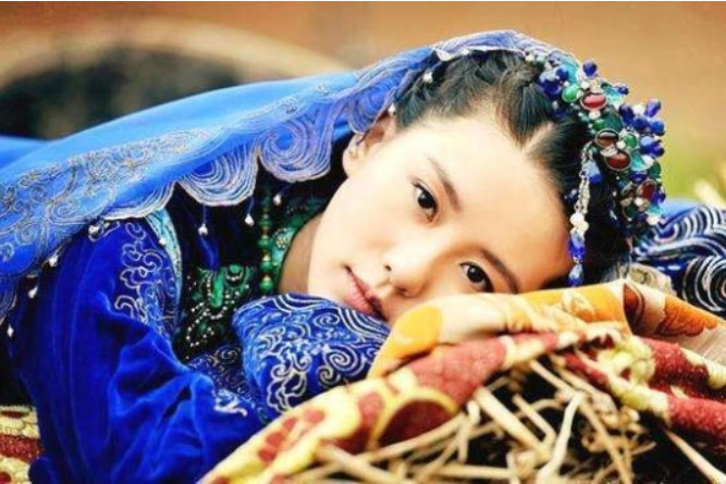 Mỹ nữ Cbiz tạo hình dị vực: Địch Lệ Nhiệt Ba đẹp xuất sắc nhưng vẫn thua một cái tên