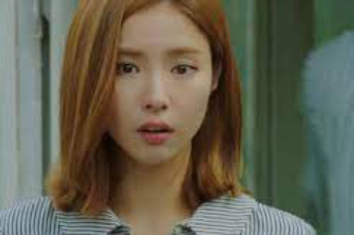 Chi 5 triệu mua túi xách tặng mẹ chồng tương lai để "lấy lòng", em không ngờ nhận quả đắng với phản ứng của bà