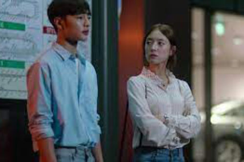 Chồng viện cớ ốm để vợ một mình đưa con đi chơi, 3 hôm sau anh ta run bắn nhìn cuốn sổ dưới gối đầu, càng hoảng sợ trước lời tuyên bố của vợ