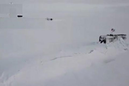 Báo Mỹ: Tên lửa Nga bắn xuyên băng dày 5m