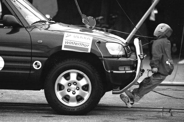 Thiết bị bảo vệ người đi bộ tham gia giao thông an toàn hơn