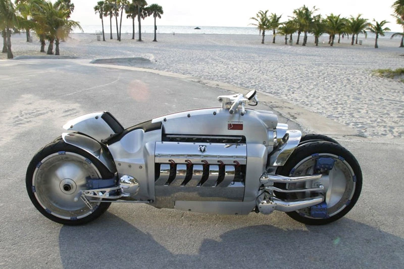 1. Dodge Tomahawk 2003 (thời gian tăng tốc từ 0-96 km/h: 1,6 giây).