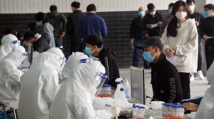 Lịch trình di chuyển dày đặc của chuyên gia Trung Quốc dương tính với Covid-19 