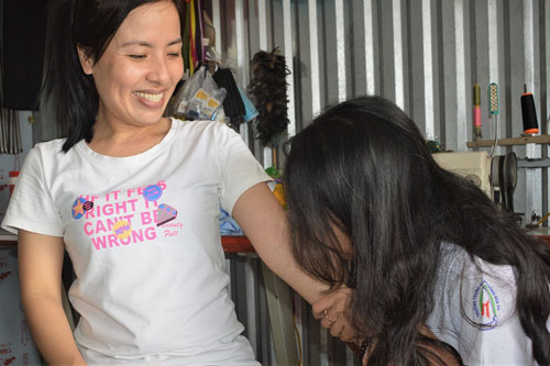 Cơ thể cô gái tỏa hương thơm ngọt tự nhiên