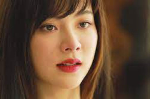 Đến nhà bạn trai chơi, mẹ anh ấy nắm chặt tay tôi rồi bất ngờ đưa ra lời thỉnh cầu đầy bẽ bàng