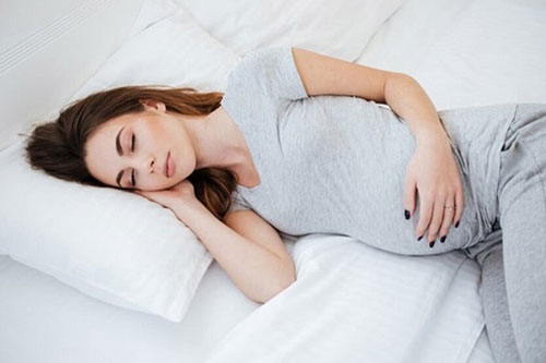Tư thế ngủ tốt cho mẹ bầu trong suốt thai kỳ