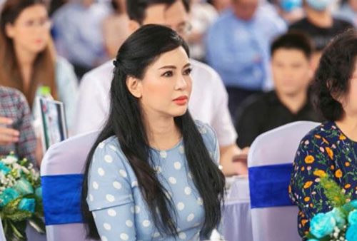 Hình chụp mới nhất hé lộ nhan sắc của mẹ chồng Tăng Thanh Hà ở tuổi ngoài 50