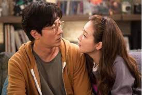 Đọc lén tin nhắn bạn thân của vợ bảo "chồng mày quá khốn nạn", tôi cay cú chửi cả hai nhưng nhận về trận đòn tối tăm mặt mũi