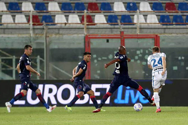 Kết quả Crotone 0-2 Inter: Giành 3 điểm kịch tính, Inter chờ vô địch