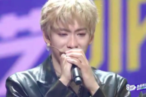 Thanh xuân có bạn 3: Dư Cảnh Thiên lộ diện sau khi bị đuổi khỏi CBiz, cố gượng cười nhưng lại khóc nức nở