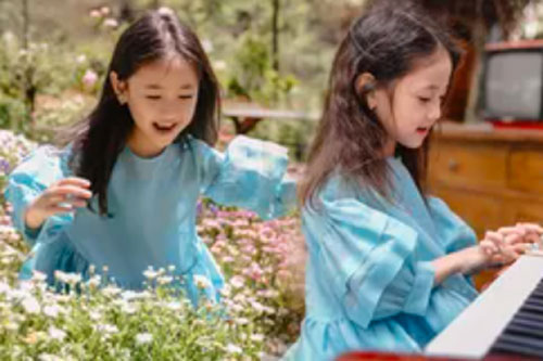 Ái nữ của Hà Kiều Anh gây sốt MXH với bộ ảnh “bùng nổ” visual ngày lễ, nhìn lướt góc nghiêng mà muốn xỉu ngang