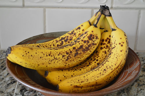 Điều gì sẽ xảy ra nếu bạn ăn quả chuối chín đã có đốm đen?