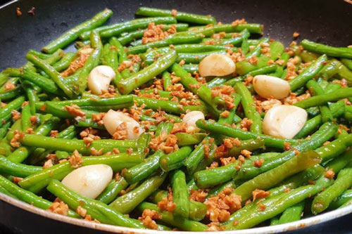 Đậu đũa xào tỏi ngon ngây ngất lại cực kì đưa cơm với 1 thứ gia vị này