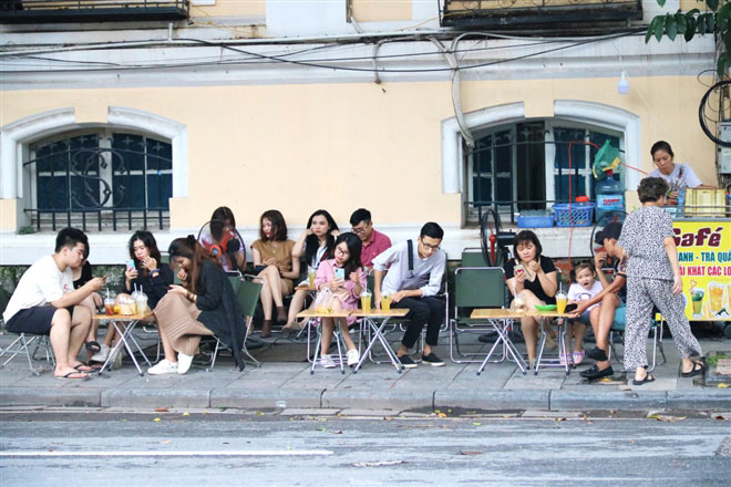 Hà Nội đóng cửa các quán ăn đường phố, cà phê, trà đá vỉa hè từ 17h ngày 3/5