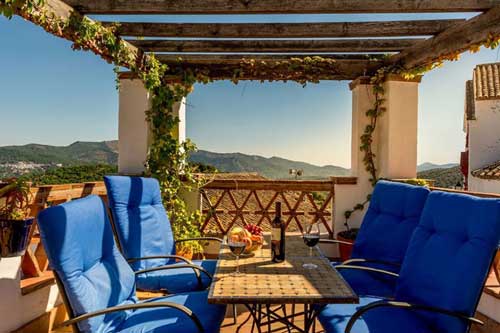 Khách sạn đầy màu sắc và duyên dáng ở Cartajima, Tây Ban Nha