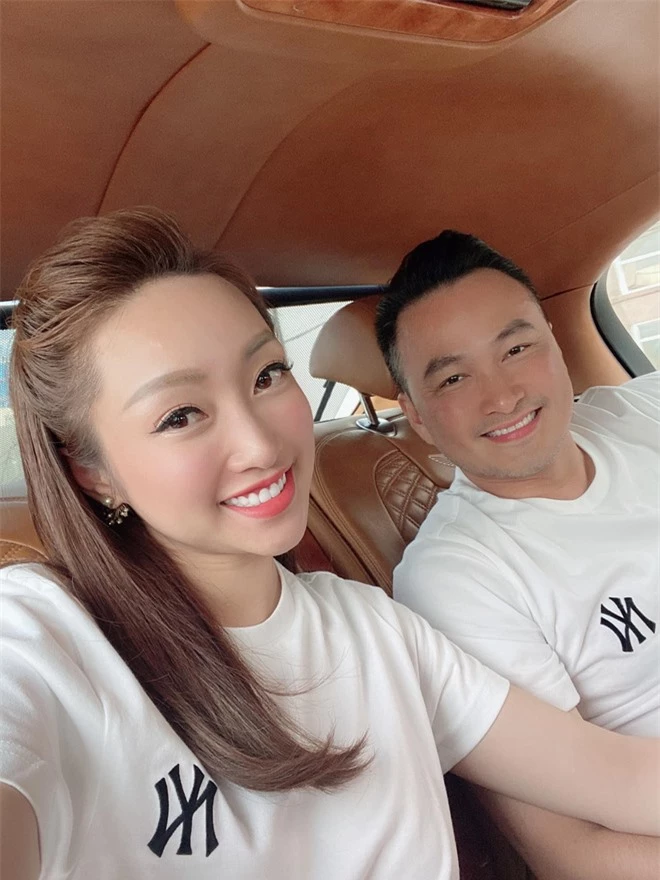 Bà xã Chi Bảo khoe được chồng tặng biệt thự view biển siêu đồ sộ, phản ứng lầy lội khiến netizen bật cười - Ảnh 8.