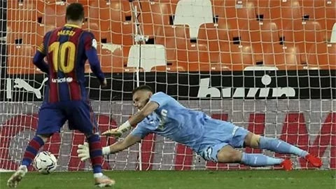 Messi lập siêu phẩm đá phạt nhưng dính lời nguyền penalty