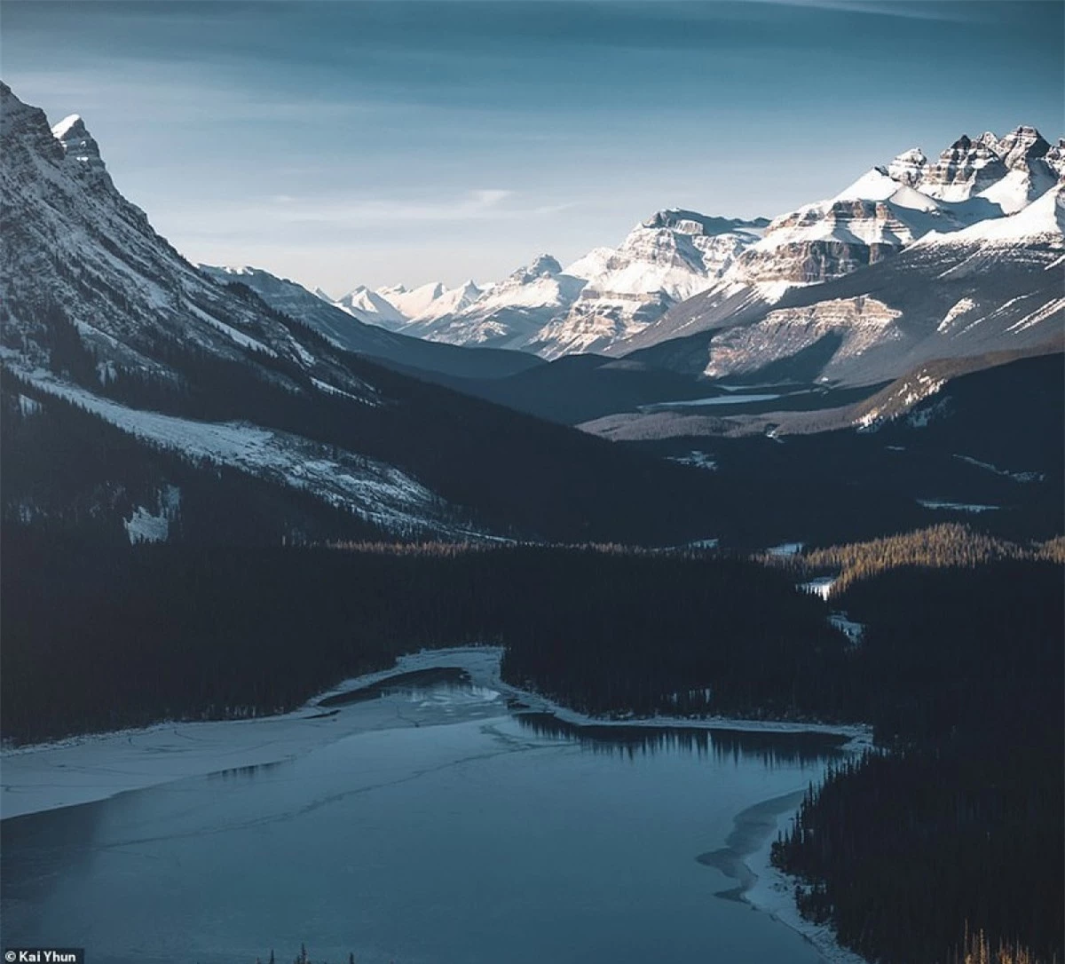 Lonely Planet cho biết Vườn quốc gia Banff là một trong những cuộc diễu hành nổi tiếng của các thắng cảnh hàng đầu tại Canada và chiếm được cảm tình của nhiều khách du lịch khi đến đây tham quan./.