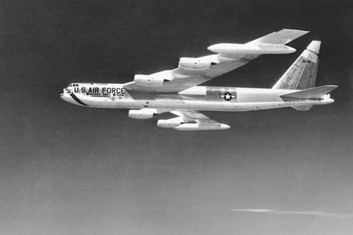 Một máy bay ném bom B-52 của Không quân Mỹ năm 1957. Ảnh AP. Một máy bay ném bom B-52 của Không quân Mỹ năm 1957. Ảnh AP.