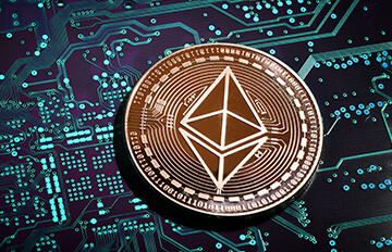 Ethereum lại lập đỉnh chạm mốc 3,000 USD khi Bitcoin giảm