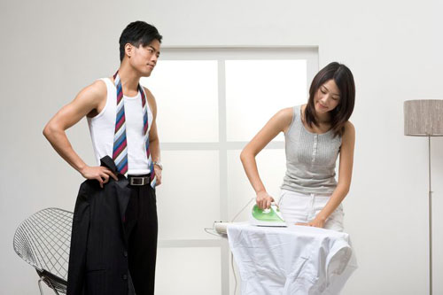 4 dấu hiệu 'vạch mặt' đàn ông gia trưởng, cổ hủ, phụ nữ lấy về thì bất hạnh triền miên