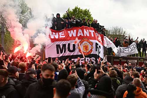 Fan MU đưa ra 4 yêu cầu tới nhà Glazer, hoặc tiếp tục biểu tình