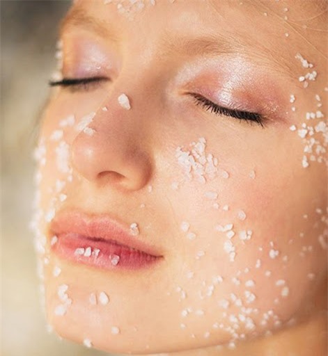 5 cách làm đẹp với muối, da trắng mịn, mụn lưng sạch bách