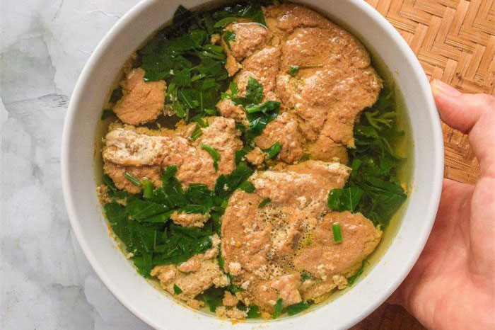 Nấu canh cua riêu đóng thành từng mảng, nhìn là muốn ăn liền