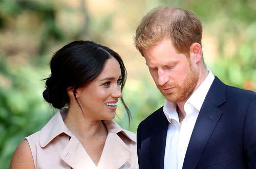 Harry bị sốc vì 'phản ứng lạnh nhạt' của người thân trong Hoàng gia nhưng Meghan lại có thái độ hoàn toàn trái ngược