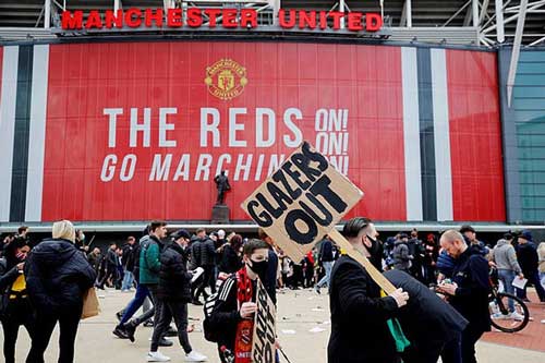 Nhà Glazer có 100 ngày để giải quyết khủng hoảng tại MU