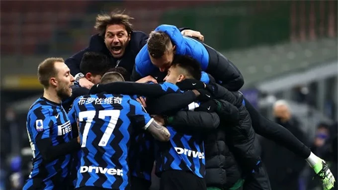 Chiến thắng trước Lazio giúp Inter leo lên ngôi đầu BXH