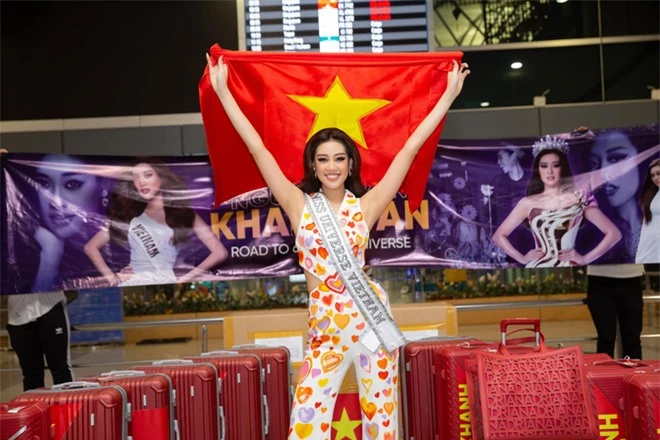 Khánh Vân đã có mặt tại Mỹ dự Miss Universe 2020: Vừa đến liền đọ sắc vóc chặt chém đối thủ và ghi điểm bằng 1 chi tiết - Ảnh 8.